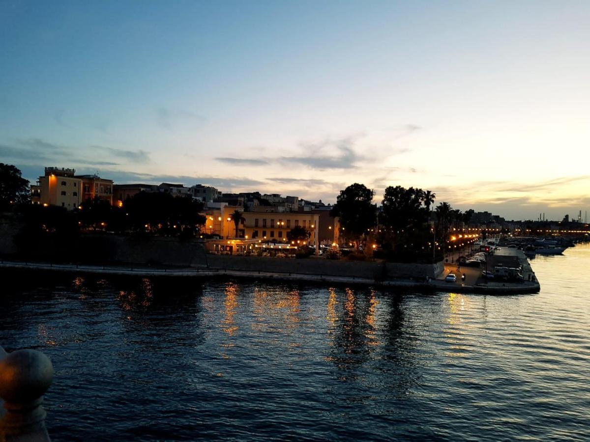 Philos - Appartements & Rooms Taranto Luaran gambar
