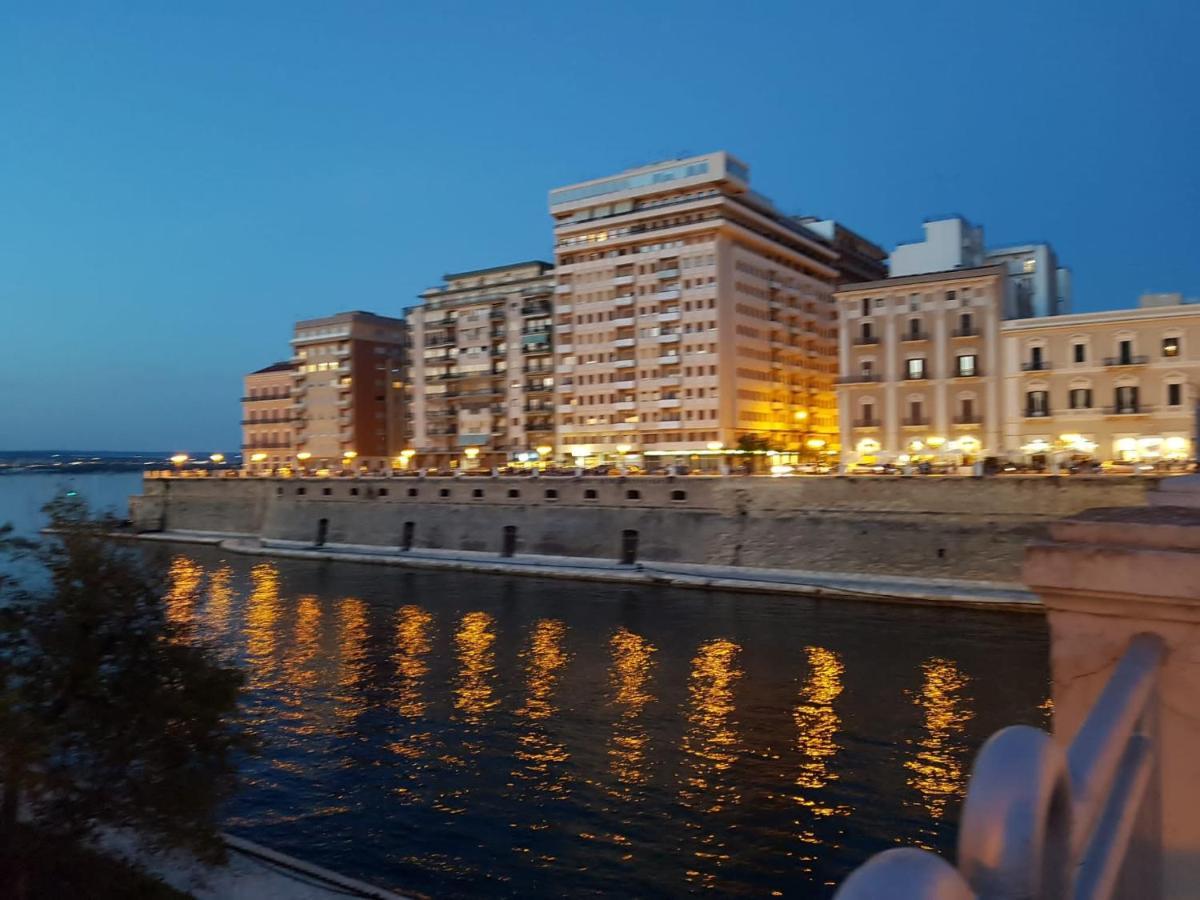 Philos - Appartements & Rooms Taranto Luaran gambar