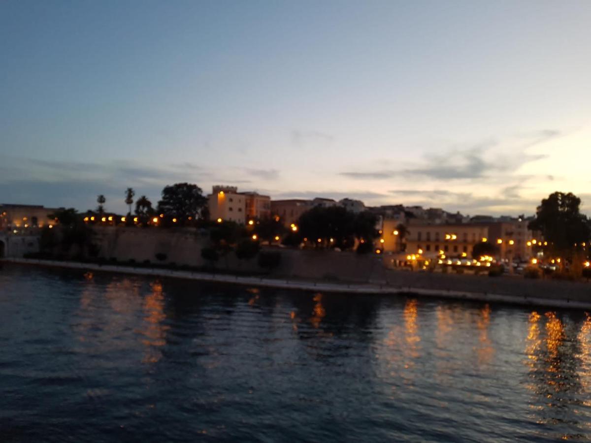 Philos - Appartements & Rooms Taranto Luaran gambar